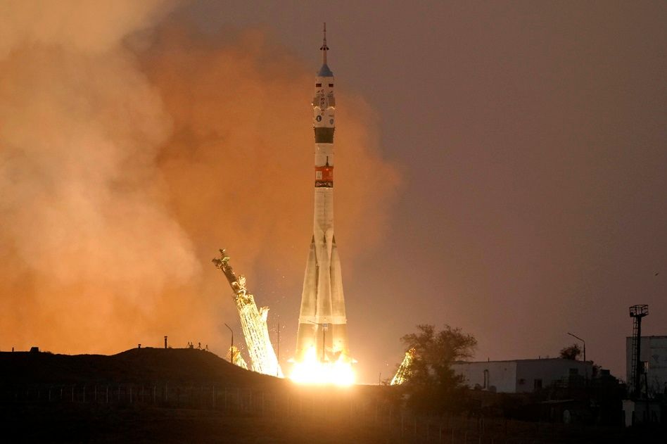 Rocket With 2 Russians, American Blasts Off For Space Station