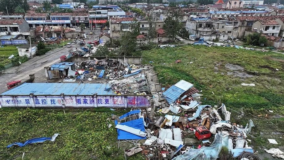 Tornadoes in two cities in eastern China 10 dead