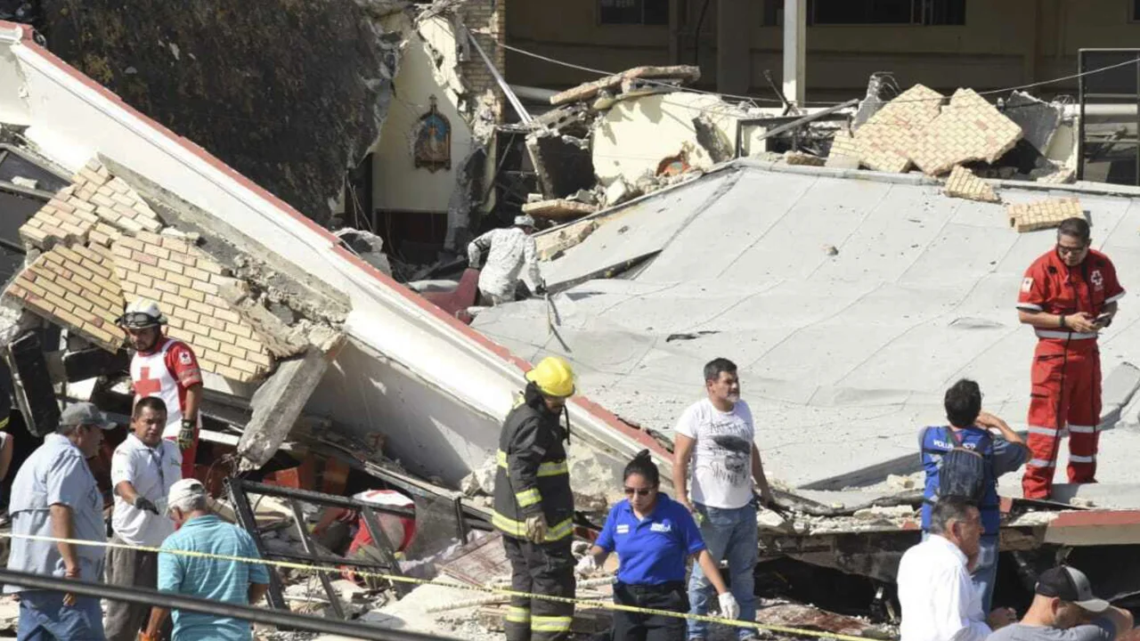 231002085351-03-mexico-church-collapse-ciudad-madero-100123