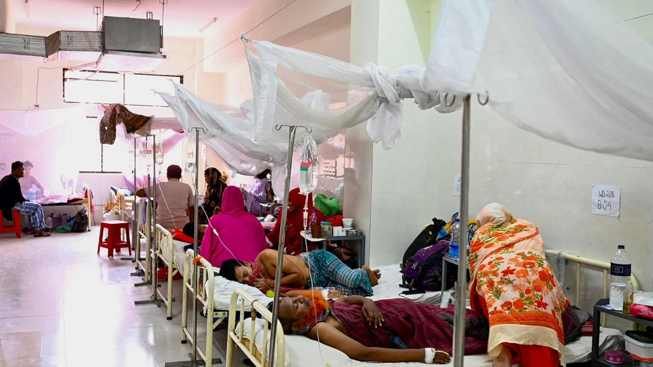 231003111902-02-bangladesh-dengue