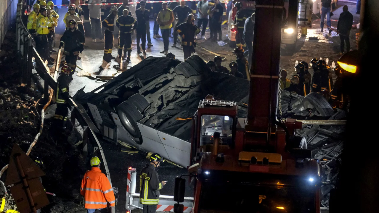 231004093322-03-italy-venice-bus-crash-possible-causes