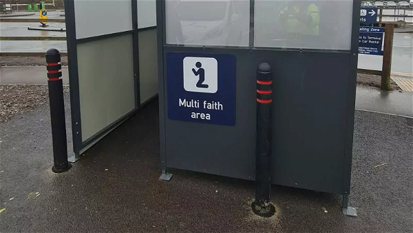 UK airport’s ‘bus shelter’ prayer room ridiculed online