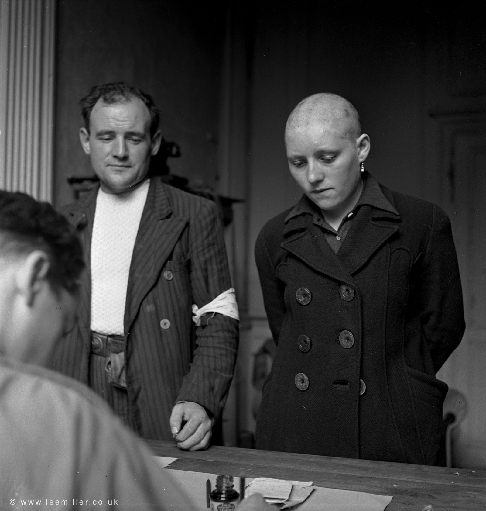 copyright-leemillerarchives-interrogation-of-a-frenchwoman-who-has-had-her-hair-shaved-off-for-consorting-with-germans-rennes-france-1944