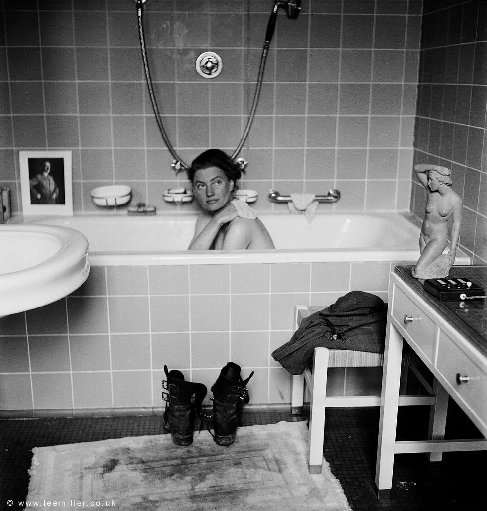 copyright-leemillerarchives-lee-miller-in-hitler-s-bathtub-hitler-s-apartment-munich-germany-1945-1