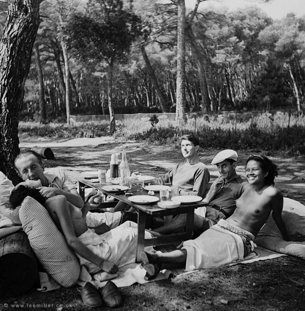 copyright-leemillerarchives-picnic-cannes-france-1937-2
