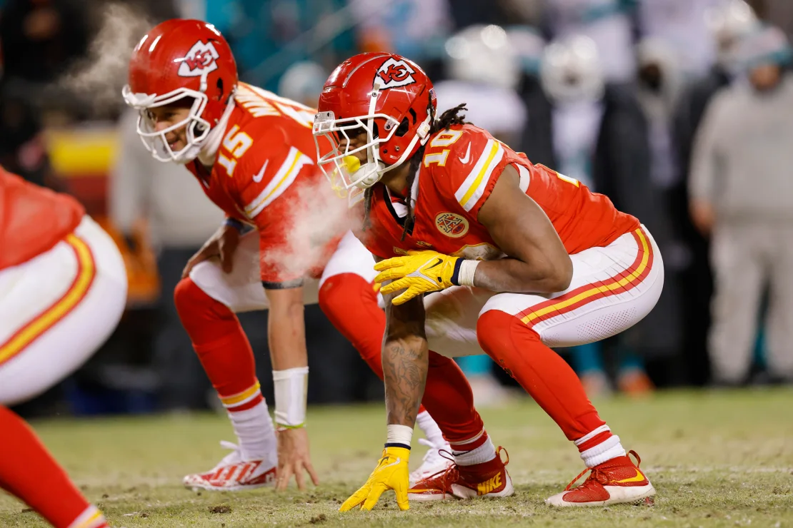 240114002028-04-chiefs-vs-dolphins-cold-playoff-game-01132024