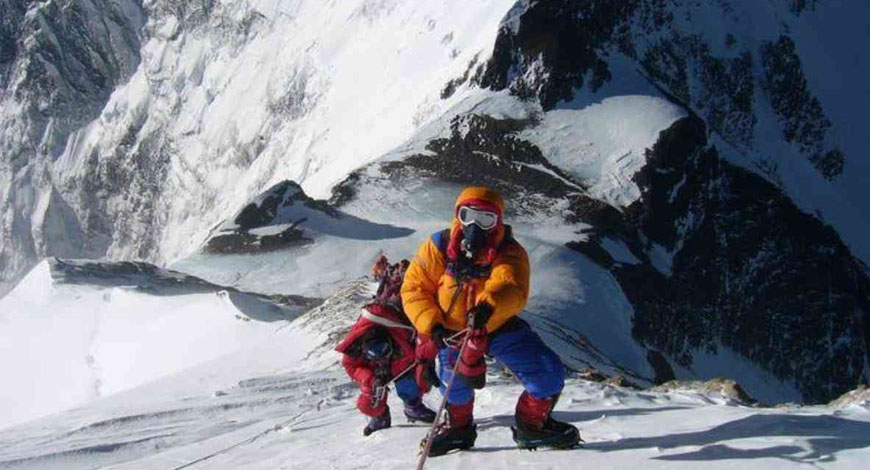 Nepal to require all Mount Everest climbers to use a tracking chip