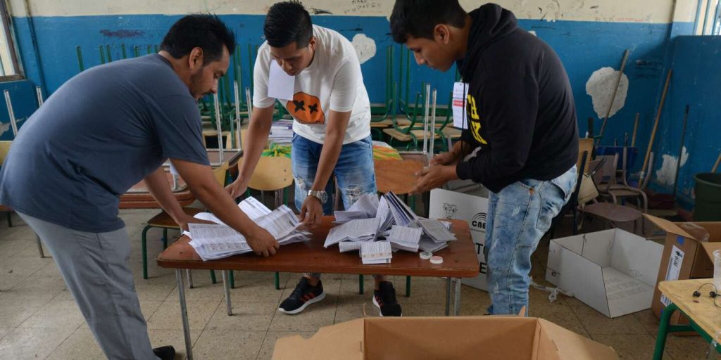 ECUADOR-POLITICS-DRUGS-CRIME-ARMY-REFERENDUM-VOTE
