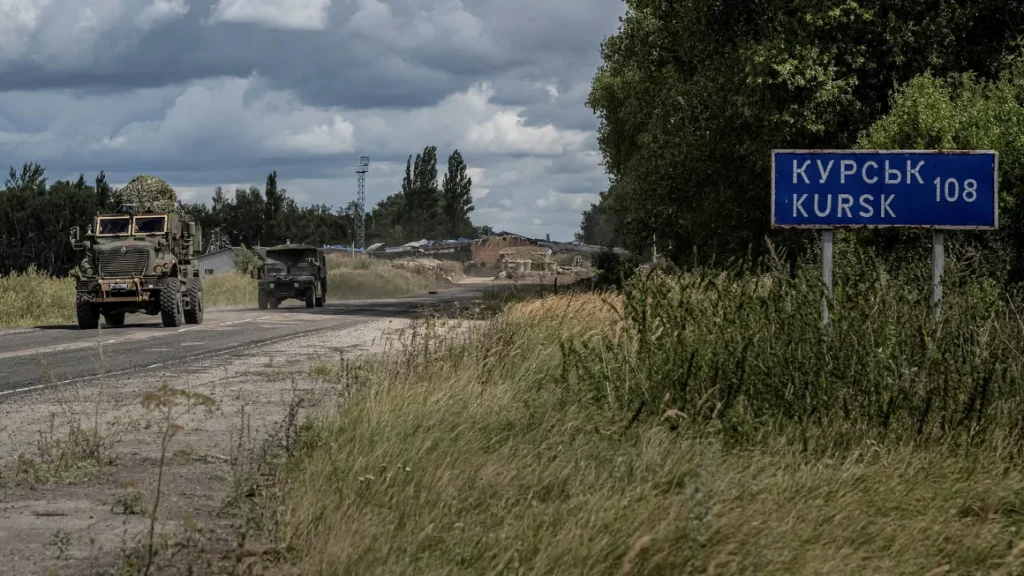 Ukrainian servicemen at a crossing point at the border with Russia