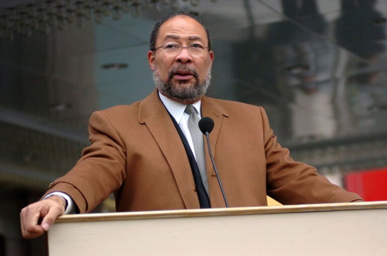 Richard Parsons, former CEO of Time Warner, dies at 76