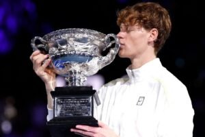 Jannik Sinner defends Australian Open title, comfortably defeating Alexander Zverev in men’s final