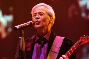 Wayne Osmond, singer and guitarist for The Osmonds, is died at 73