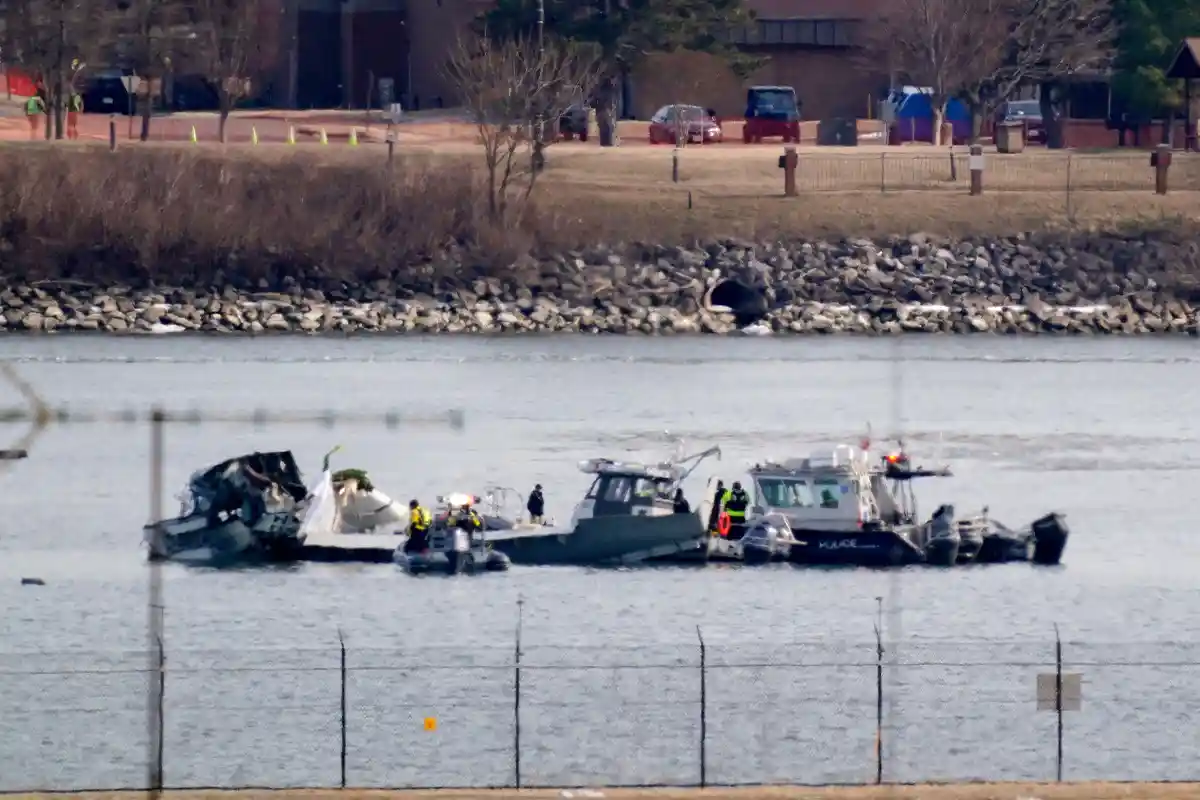 Bodies of all victims have been recovered from river where jet collided with Black Hawk