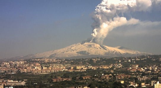 Tourists flock to erupting volcano in Italy, blocking rescue workers